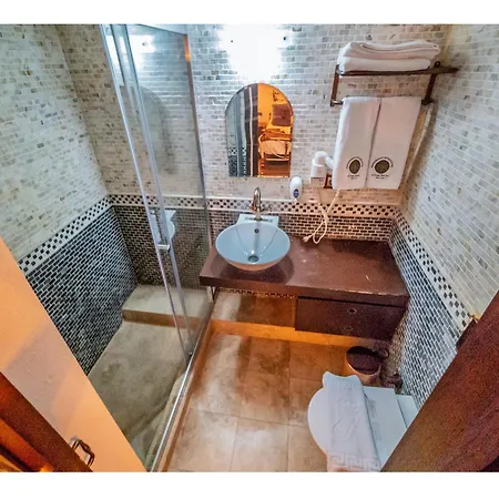 Kervansaray Antique Çeşme