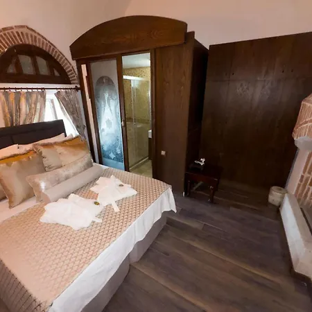 Kervansaray Antique Çeşme